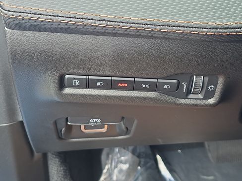 Used 2026 Jeep Cherokee Overland w/ Advanced Pro Tech Group AWD/4WD image 25