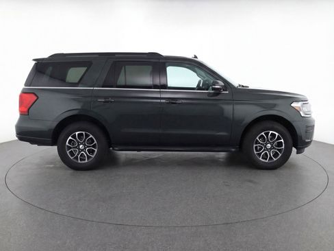Used 2022 Ford Expedition XLT image 11