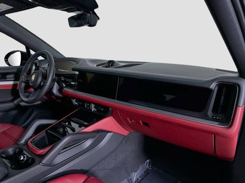 New 2026 Porsche Cayenne S image 32