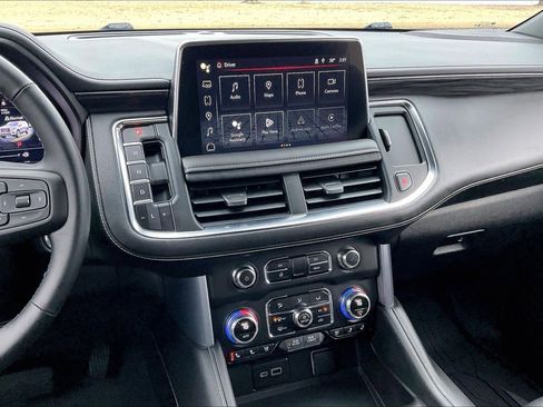 Used 2024 GMC Yukon SLT w/ SLT Luxury Package image 6