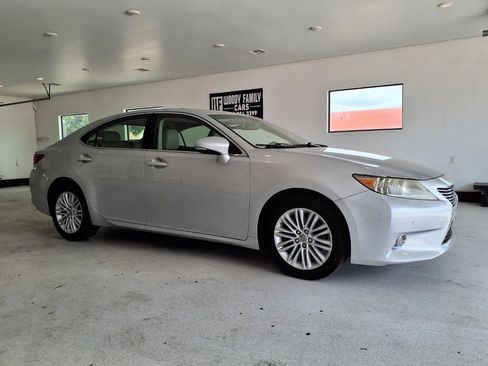Used 2013 Lexus ES 350 w/ Luxury Pkg FWD image 16