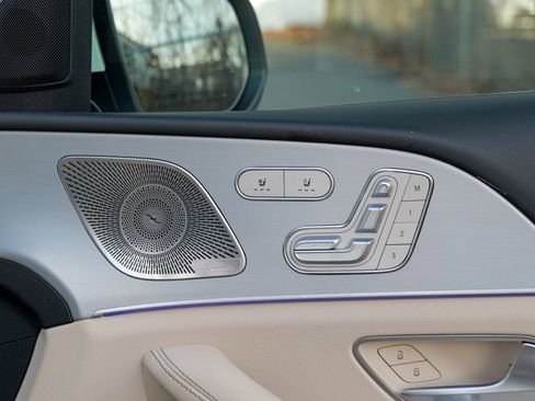 Used 2025 Mercedes-Benz GLS 450 4MATIC image 39