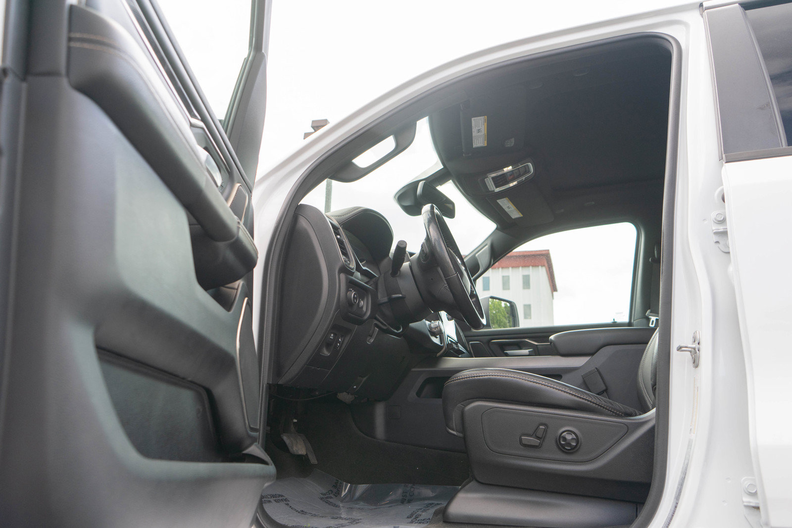 Used 2020 RAM 1500 Sport w/ Leather & Sound Group AWD/4WD image 11