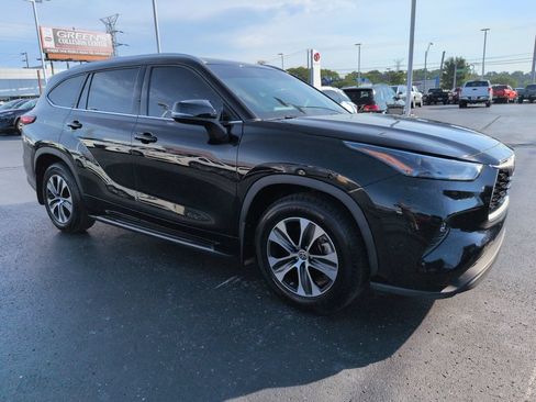 Used 2022 Toyota Highlander XLE FWD image 7