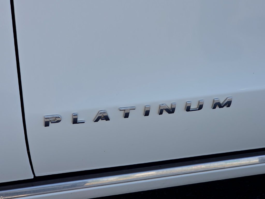 Used 2024 Ford Expedition Platinum AWD/4WD image 4
