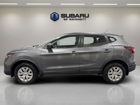 Used 2020 Nissan Rogue Sport S image 2