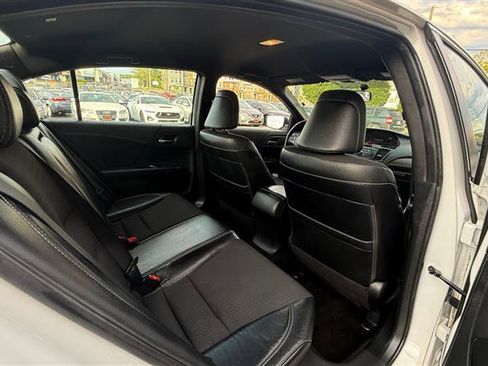 Used 2017 Honda Accord Sport image 18