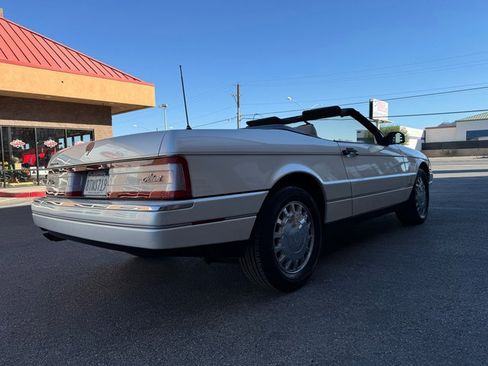 Used 1993 Cadillac Allante image 3