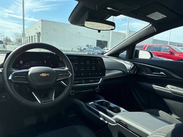 Used 2026 Chevrolet Equinox EV LT w/ Comfort Package FWD image 11