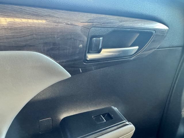 Used 2020 Toyota Highlander Platinum FWD image 14