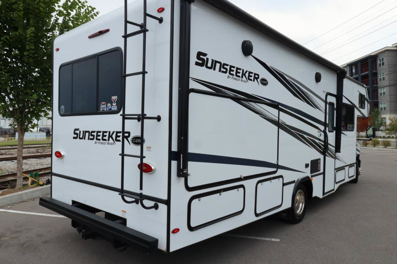 Used 2022 Ford E-450 and Econoline 450 Super Duty w/ Motorhome Prep Package RWD image 29