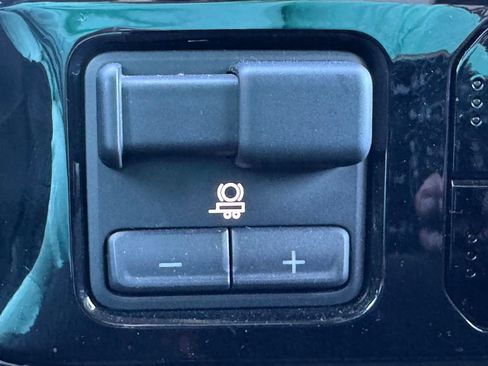 Used 2025 Chevrolet Silverado 1500 LT image 23