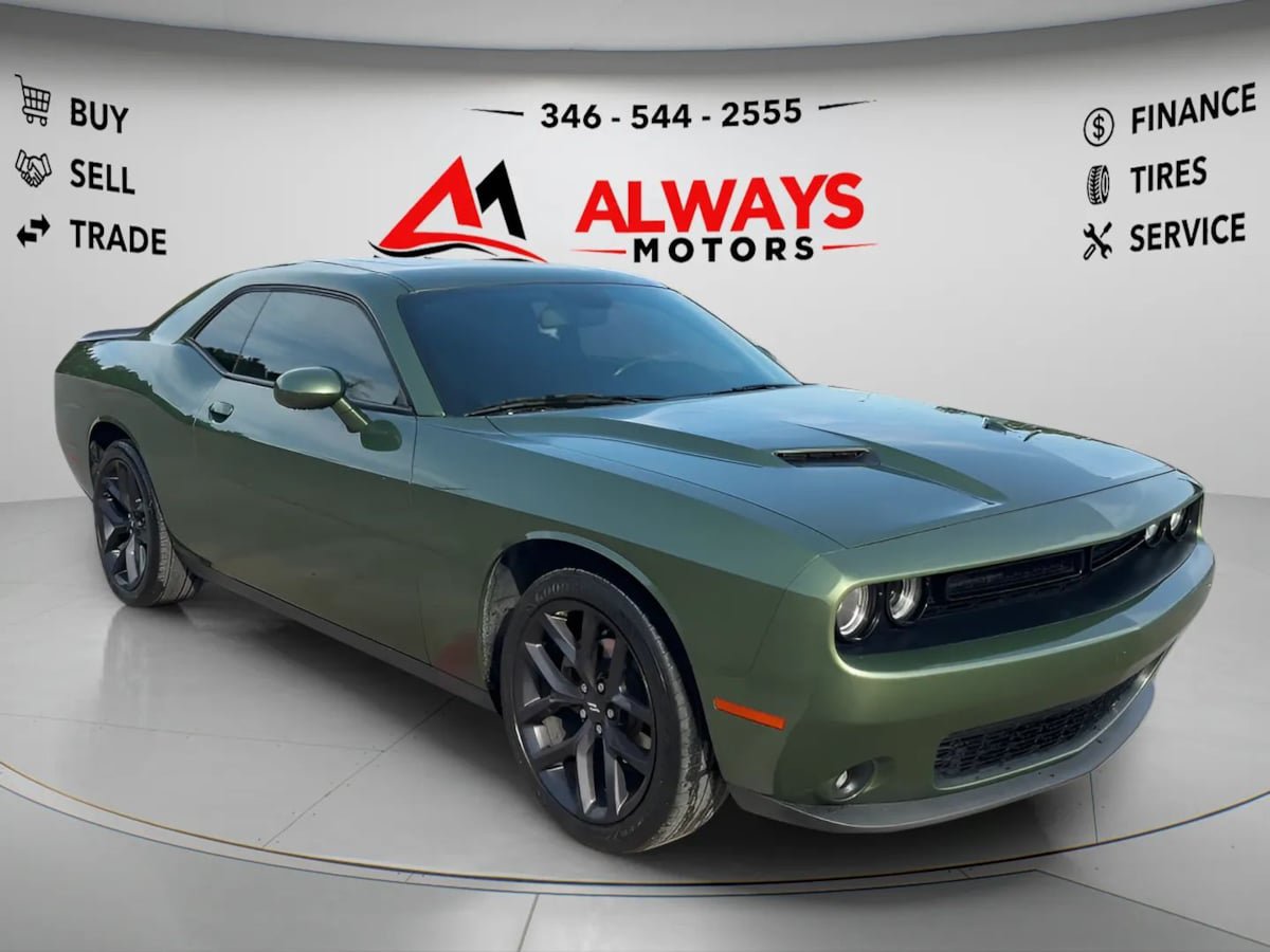 Used 2021 Dodge Challenger SXT w/ Blacktop Package RWD image 3