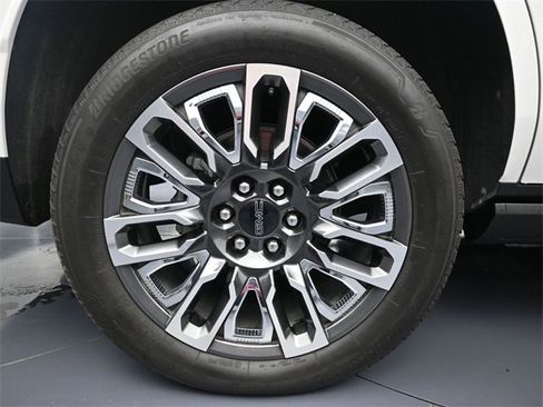 Used 2024 GMC Yukon Denali Ultimate image 9
