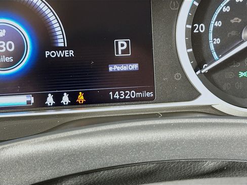 Used 2024 Nissan Leaf S image 19