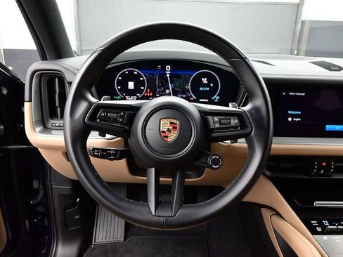 Certified 2024 Porsche Cayenne AWD/4WD image 8