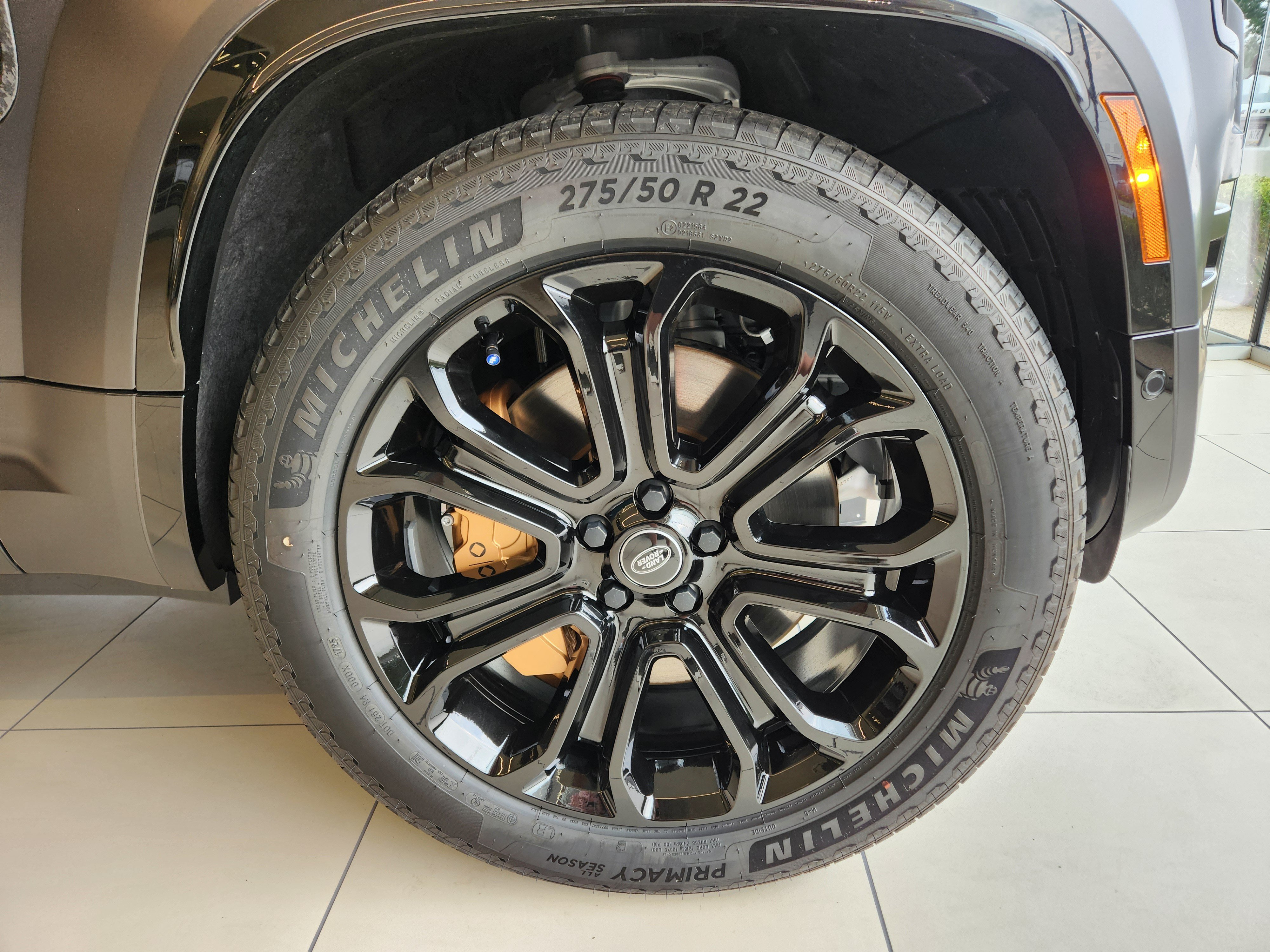 Used 2025 Land Rover Defender 110 AWD/4WD image 7