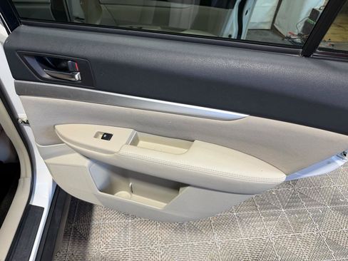 Used 2013 Subaru Outback 2.5i Premium w/ All-Weather Pkg AWD/4WD image 16