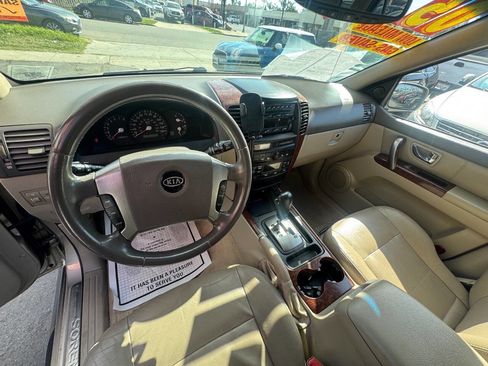 Used 2005 Kia Sorento LX image 16