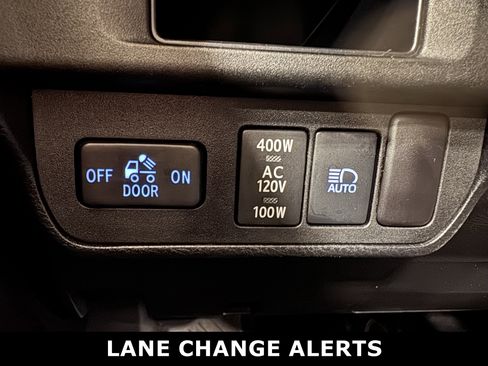 Used 2018 Toyota Tacoma TRD Sport image 12