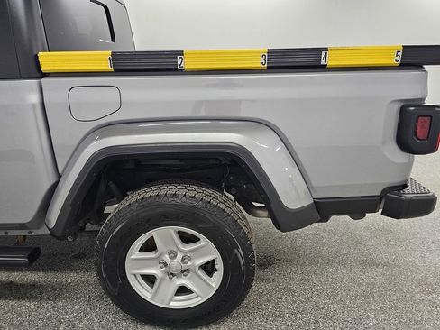 Used 2021 Jeep Gladiator Sport AWD/4WD image 8