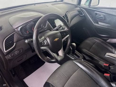 Used 2017 Chevrolet Trax LT w/ LT Convenience Package AWD/4WD image 11