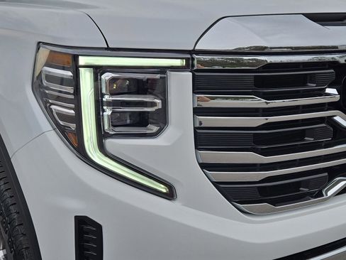 New 2026 GMC Sierra 1500 SLT w/ SLT Premium Plus Package AWD/4WD image 9