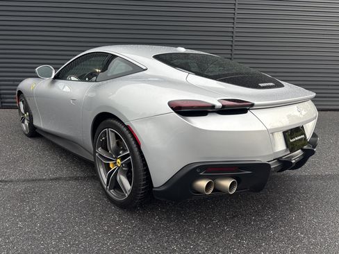 Used 2022 Ferrari Roma RWD image 3
