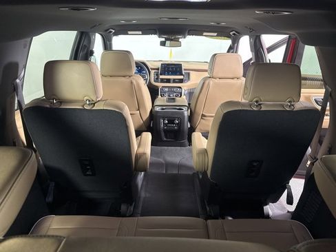 Used 2024 Chevrolet Suburban Premier image 19
