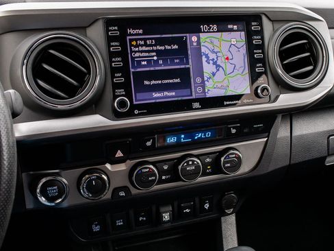 Used 2022 Toyota Tacoma Limited image 21