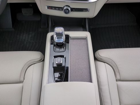 New 2026 Volvo XC90 T8 Ultra image 17