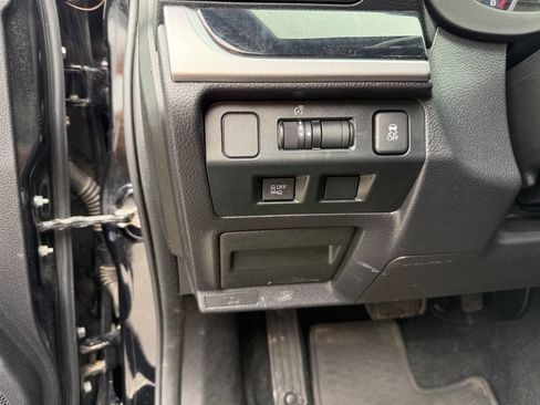 Used 2017 Subaru Crosstrek 2.0i Limited image 16