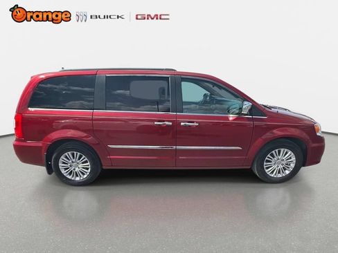 Used 2015 Chrysler Town & Country Touring-L w/ Driver Convenience Group FWD image 2