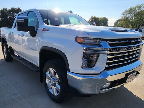 Used 2020 Chevrolet Silverado 2500 LTZ image 3
