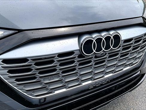 Used 2024 Audi Q8 e-tron Premium Plus w/ Premium Plus Package AWD/4WD image 33