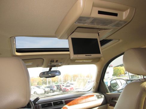 Used 2012 Chevrolet Suburban LTZ AWD/4WD image 14