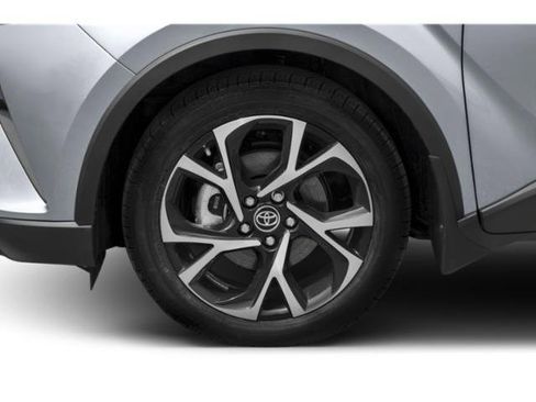 Used 2018 Toyota C-HR XLE image 10