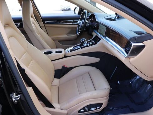 Used 2018 Porsche Panamera 4 image 30