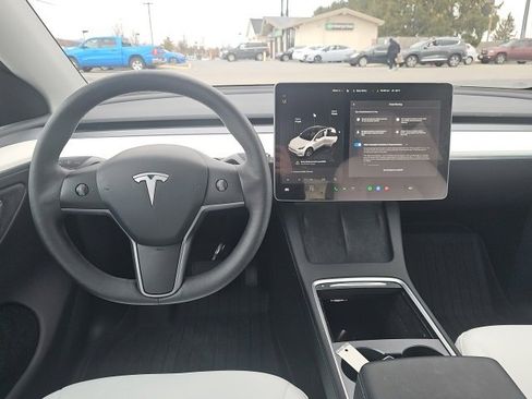 Used 2024 Tesla Model Y Long Range image 2