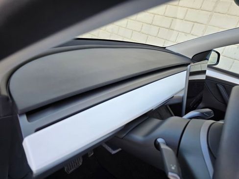 Used 2025 Tesla Model Y Long Range image 18