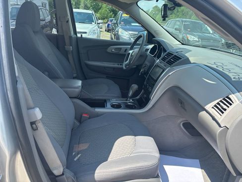 Used 2012 Chevrolet Traverse LS FWD image 16