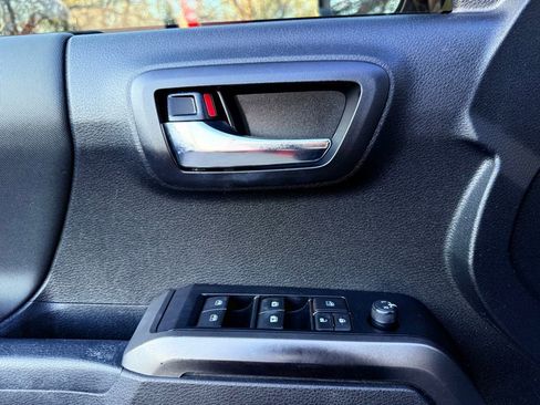 Used 2021 Toyota Tacoma TRD Off-Road image 22