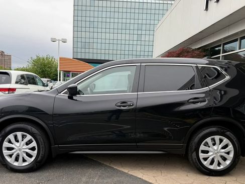 Used 2017 Nissan Rogue S AWD/4WD image 4