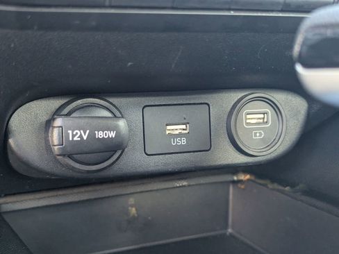 Used 2023 Hyundai Elantra SE FWD image 17