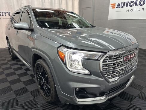Used 2024 GMC Terrain Denali w/ Denali Premium Package AWD/4WD image 2