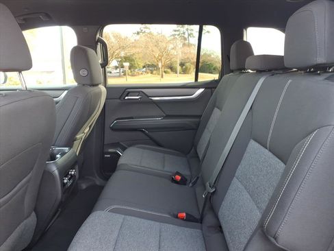 Used 2025 GMC Acadia Elevation image 9