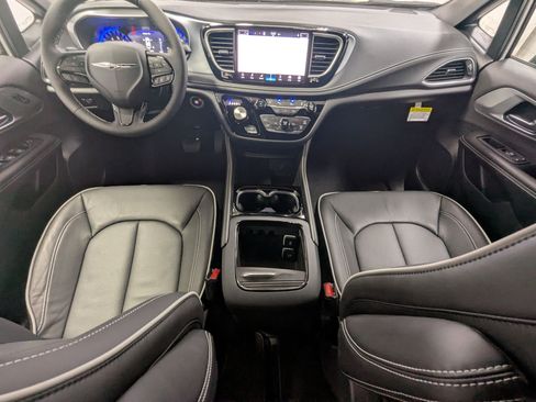 New 2026 Chrysler Pacifica Limited w/ S Appearance Package AWD/4WD image 17