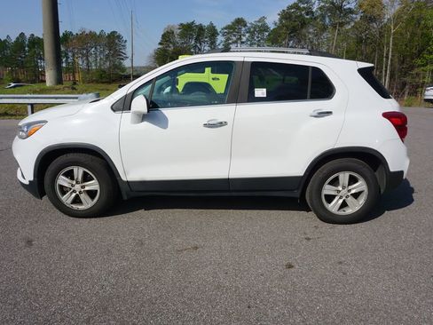 Used 2017 Chevrolet Trax LT w/ LT Convenience Package image 16