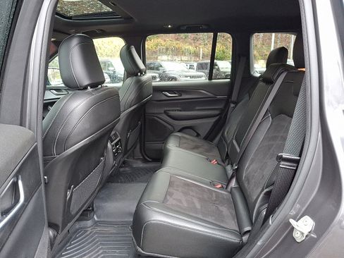 Certified 2024 Jeep Grand Cherokee Altitude image 11