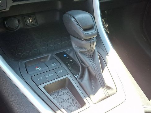 Used 2024 Toyota RAV4 XLE FWD image 16